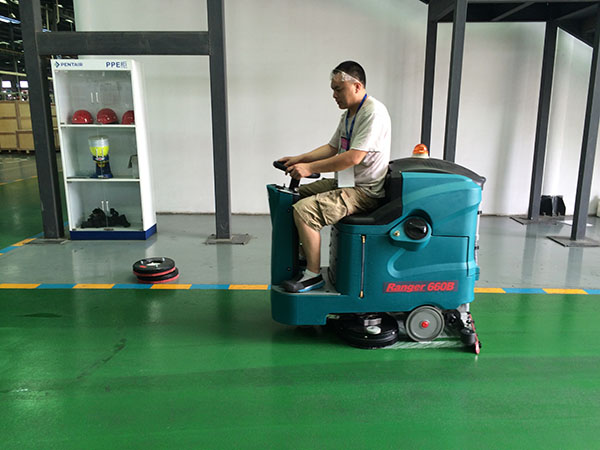 駕駛式洗地機 駕駛式洗地機